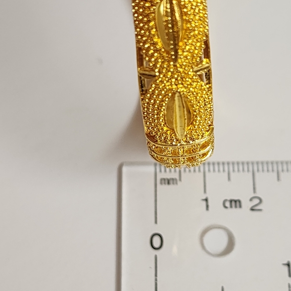 18K Gold Plated Intricate Design Bangle Bracelet - Picture 3 of 6